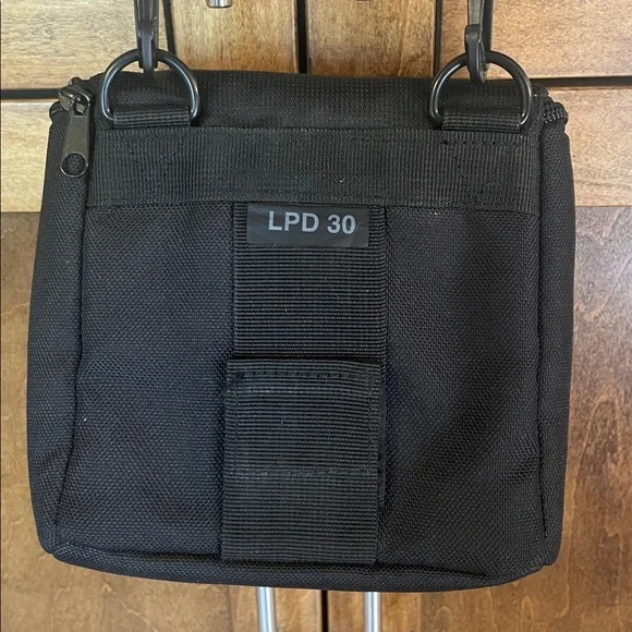 Lowepro camera case with adjustable straps. - Picture 3 of 6